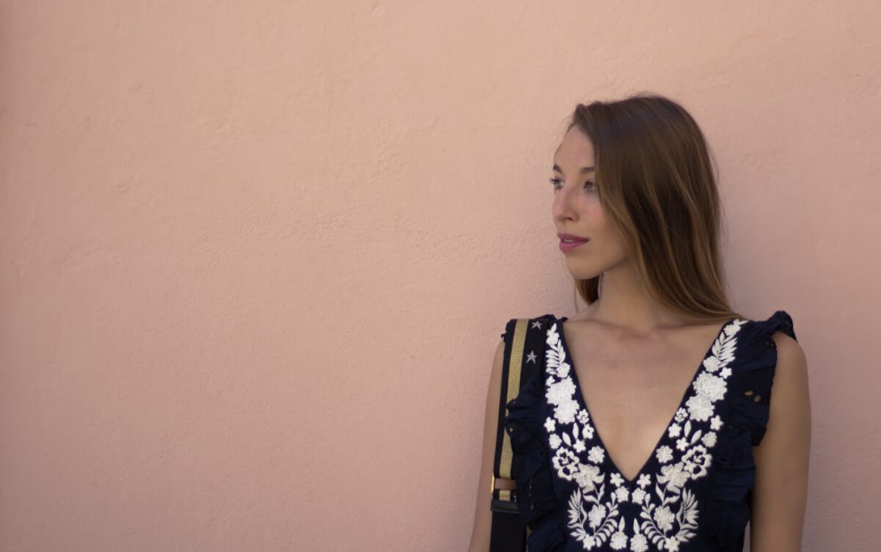Outfit: ZARA Volantkleid mit Stickereien
