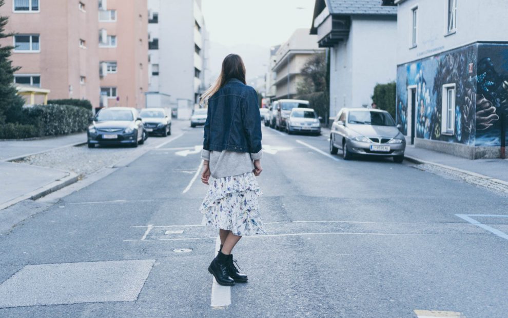 Indian Summer: So stylst du dein Sommerkleider im Herbst