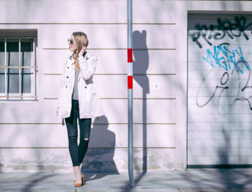 Liebreizend Fashionblog Outfit Trenchcoat-Streifenshirt parisienne Fruehling Innsbruck