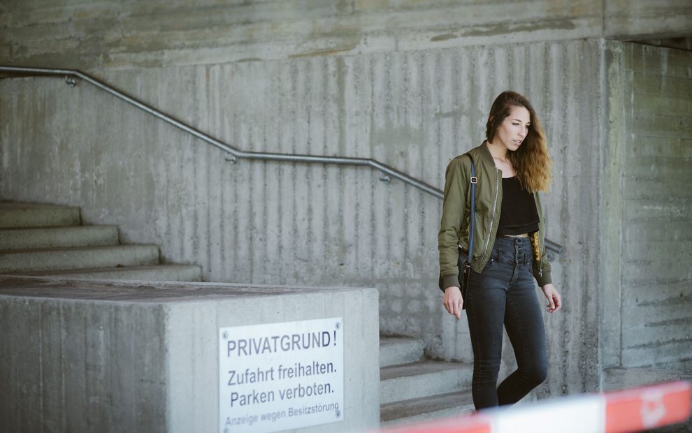 Liebreizend, Bomberjacke, Crop-Top, Highwaist Jeans, Fashionblog, Tirol Innsbruck, Lifestyle