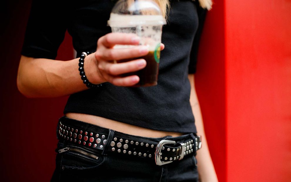 Adiletten, Black Ripped Skinny Jeans, Black Allover Outfit