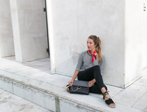 Bandana Tuch kombinieren, Streifen Shirt und Black Skinny Jeans Outfit