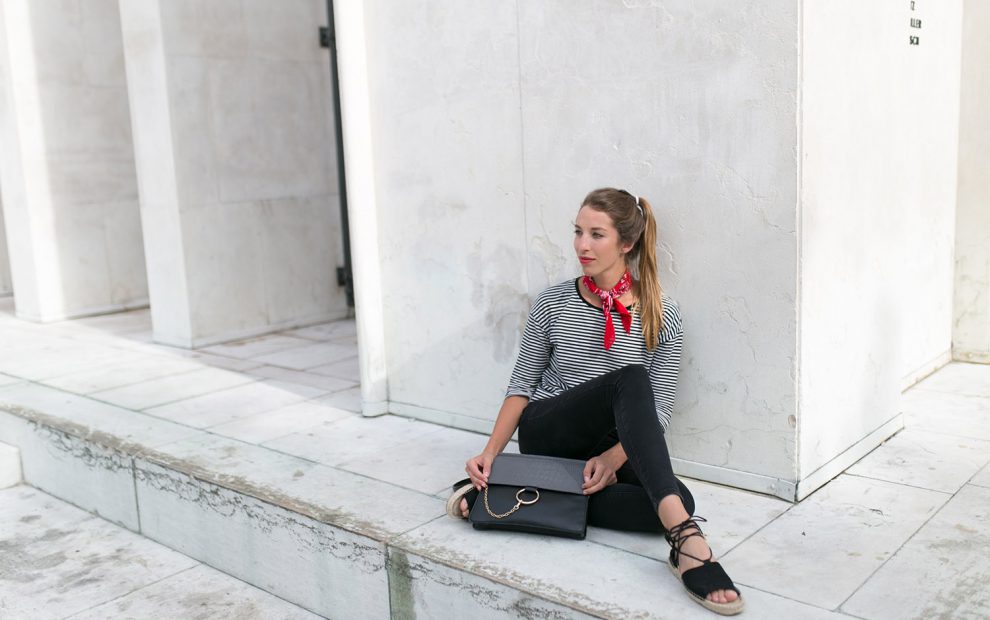 Bandana Tuch kombinieren, Streifen Shirt und Black Skinny Jeans Outfit