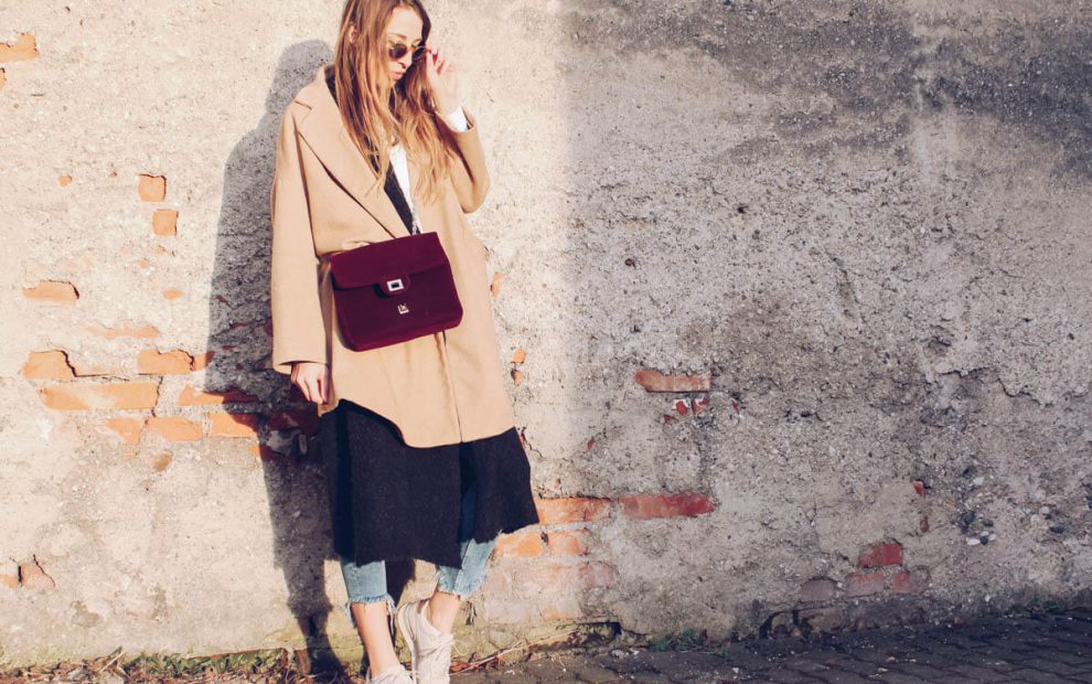 Camel Coat, Spring Vibe, Camel Coat Zara, Buffalo Tasche, Sneakers, Glorify Specs