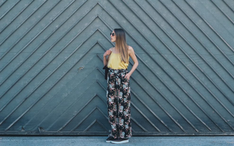 Palazzohose, Trend, Sommer Trend, Palazzo Hose von Mango, gelbes Seidentop, Plateau Schuhe