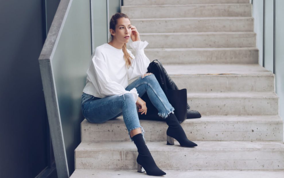 Outfit: Highwaist Jeans, Statement Sleeves and Sock Boots