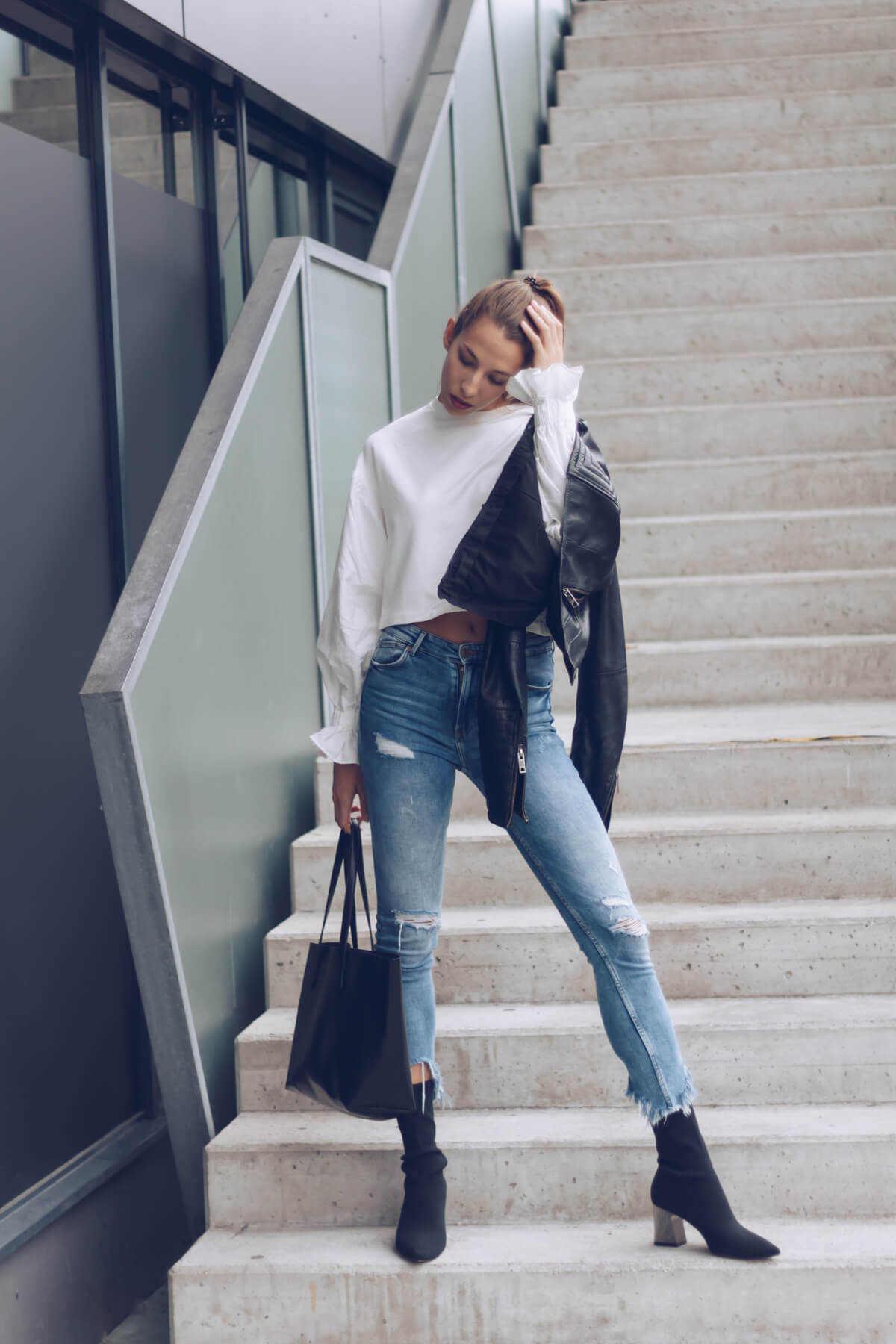 Outfit Highwaist Jeans Statement Sleeves and Sock Boots LIEBREIZEND