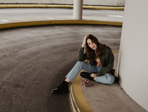 Military Style, Parka, Dr. Martens und Netbag. Credits: Jenny Haimerl