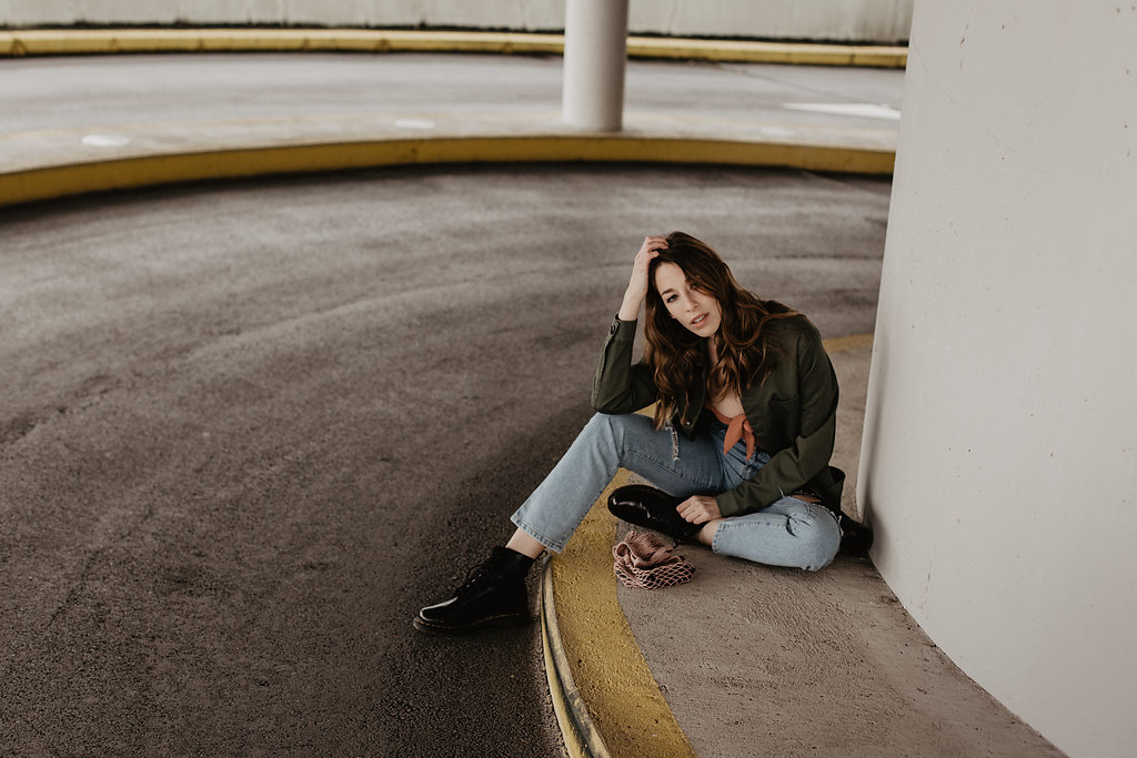 Military Style, Parka, Dr. Martens und Netbag. Credits: Jenny Haimerl