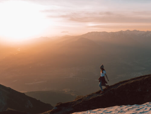 Wandern: Sonnenaufgang auf der Nockspitze (Saile) über die Axamer Lizum;